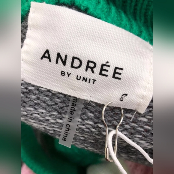 Andree by Unit Women's Rounded Neckline Color Block Sweater Size S NWT - Picture 3 of 4